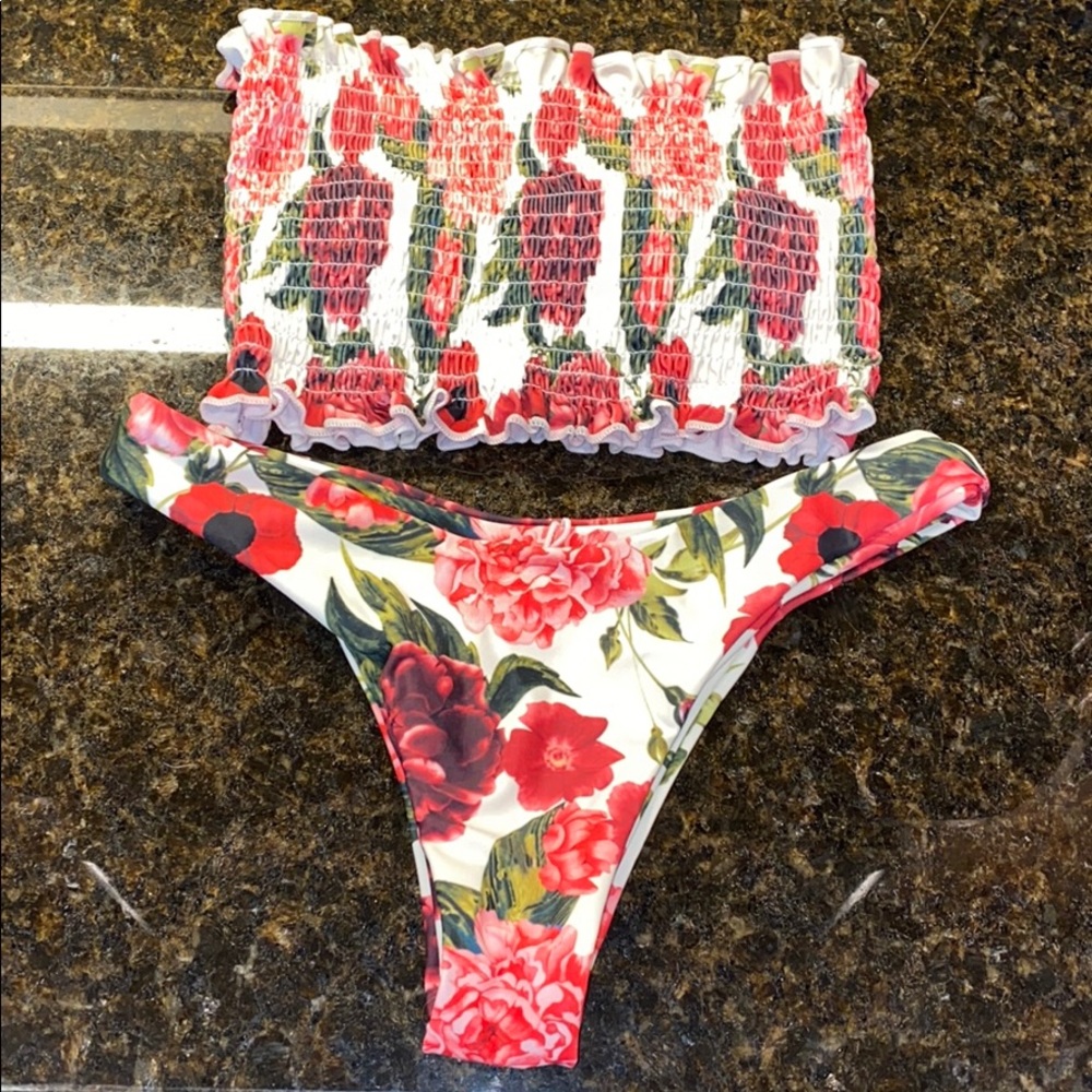 Ruched bandeau floral bikini